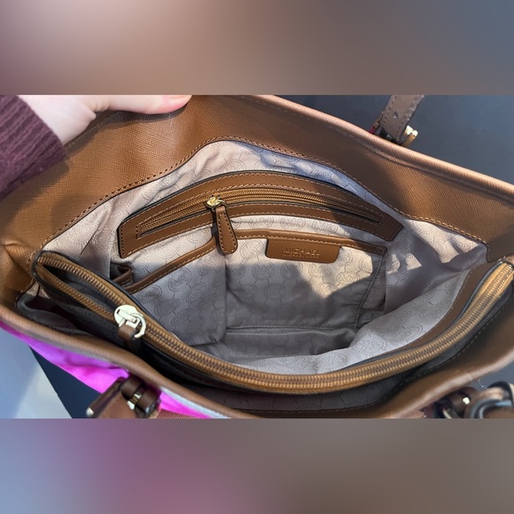 Michael Kors Jet Set Leather trimmed Nylon pocket tote - Picture 10 of 12